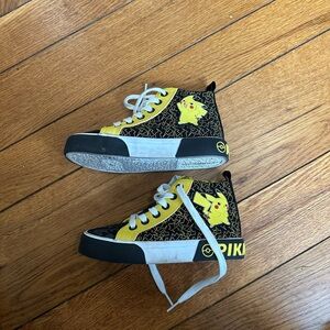 Kids Pikachu High-Top Sneakers - Black and Yellow